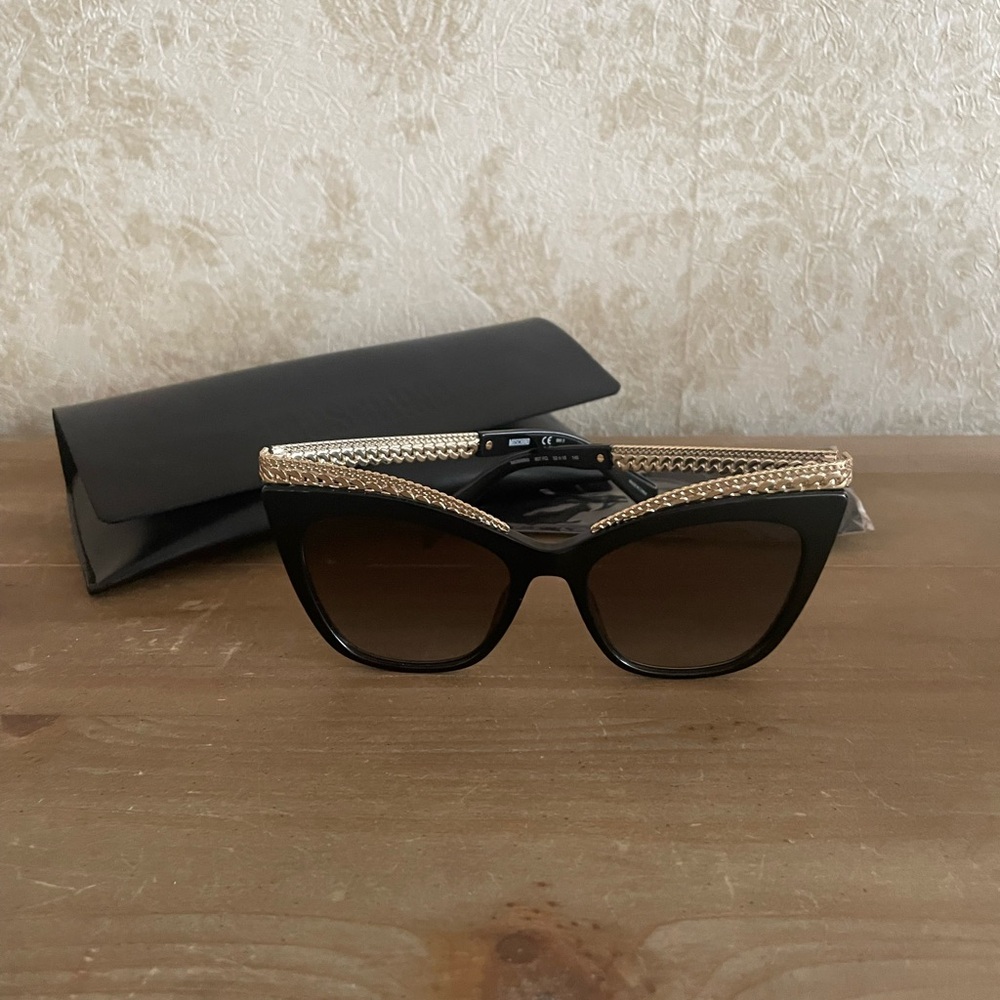 NWOT Moschino Black Cat-Eyes Sunglasses with Gold Detail